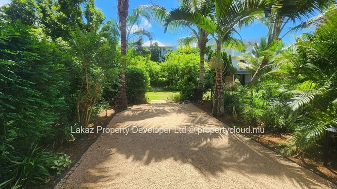 Superbe Villa Familiale avec Piscine Commune – Roches Noires