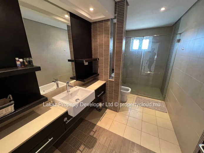 Duplex 3 chambres meublé à Grand Baie – Résidence avec piscine