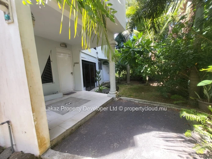 Appartement semi-meublé de 3 chambres avec jardin à Vale