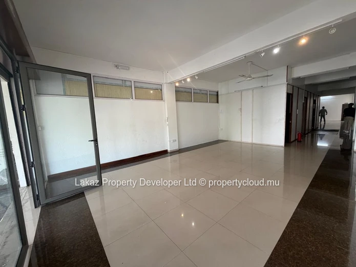 Espace commercial – 180 m²
