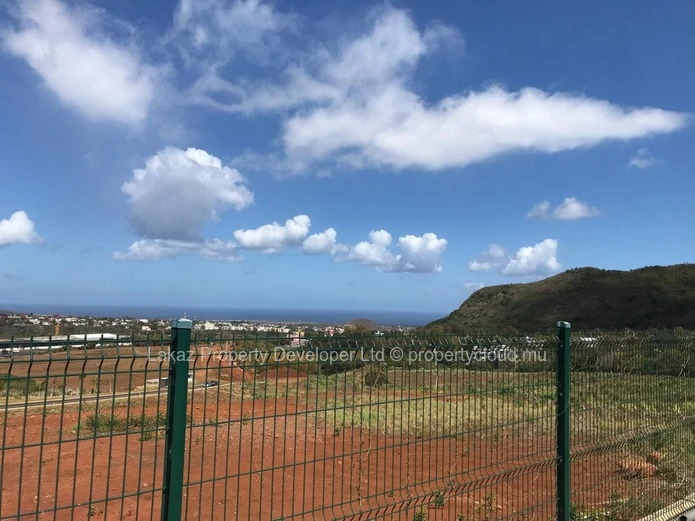 Terrain Résidentiel à Vendre à Moka -  Accessible aux Étrangers