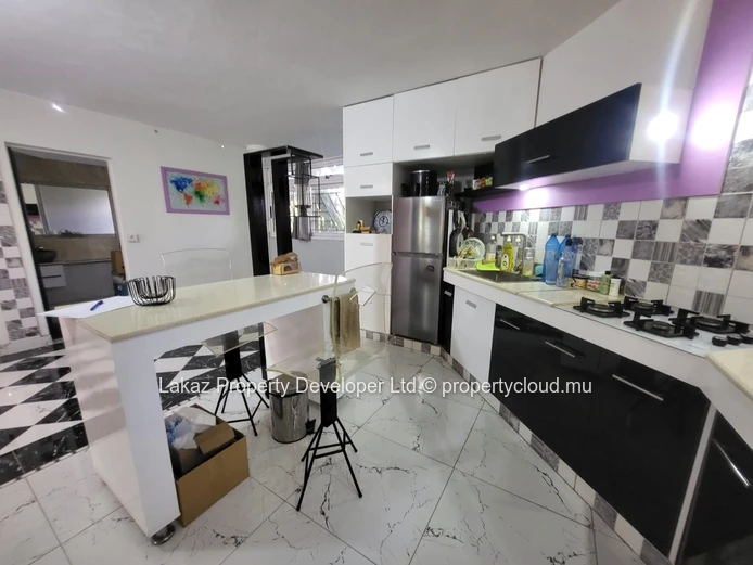 Appartement semi-meublé de 3 chambres avec jardin à Vale