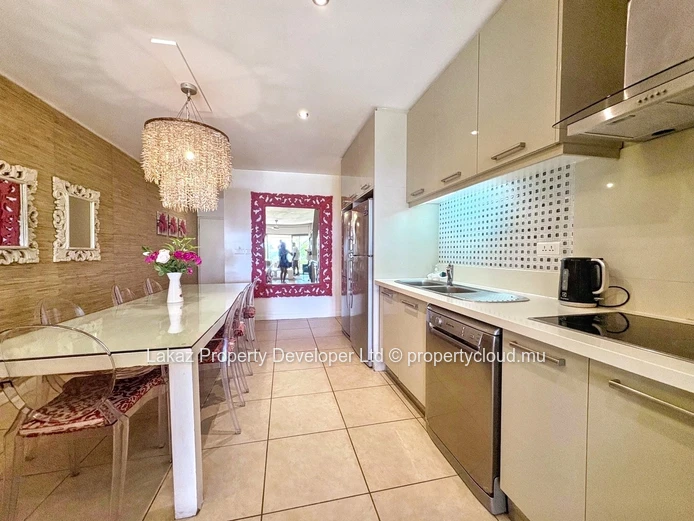 Superbe appartement de 4 chambres en bord de mer à Trou aux Biches