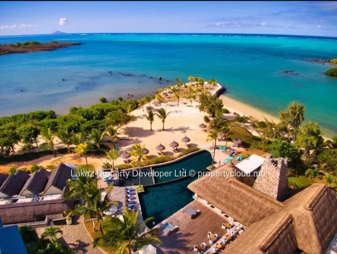 Superbe Villa Familiale avec Piscine Commune – Roches Noires