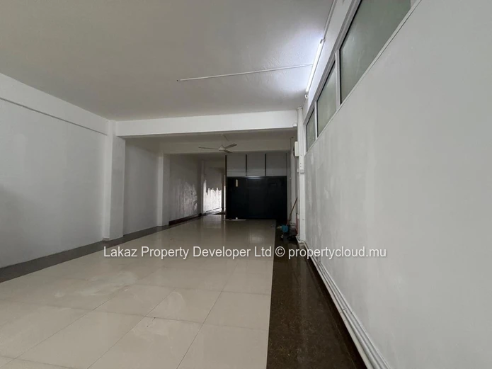Espace commercial – 180 m²