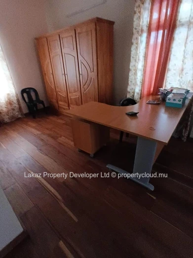Maison familiale avec double cuisine et vastes espaces extérieurs – Boulet Rouge