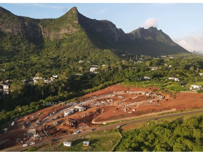 Terrain Résidentiel à Vendre à Moka -  Accessible aux Étrangers
