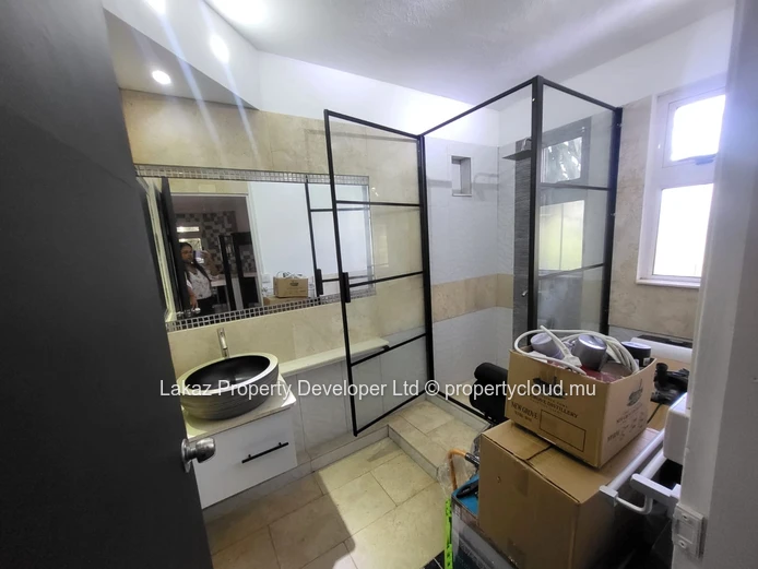 Appartement semi-meublé de 3 chambres avec jardin à Vale