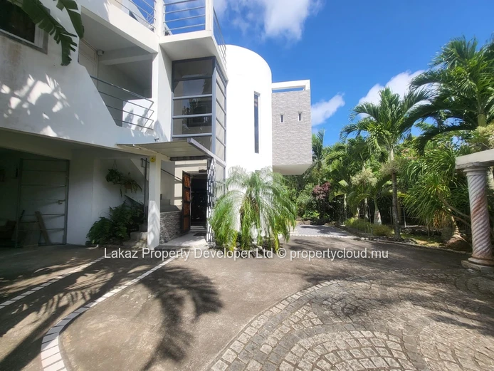 Appartement semi-meublé de 3 chambres avec jardin à Vale