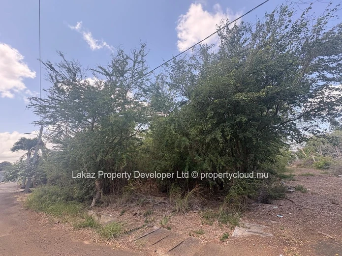 Terrain Résidentiel à Vendre à Balaclava – 254 Toises – Rs