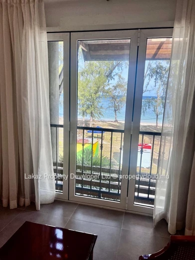 Vie Côtière Moderne – Appartement Récemment Rénové de 3 Chambres à Flic en Flac