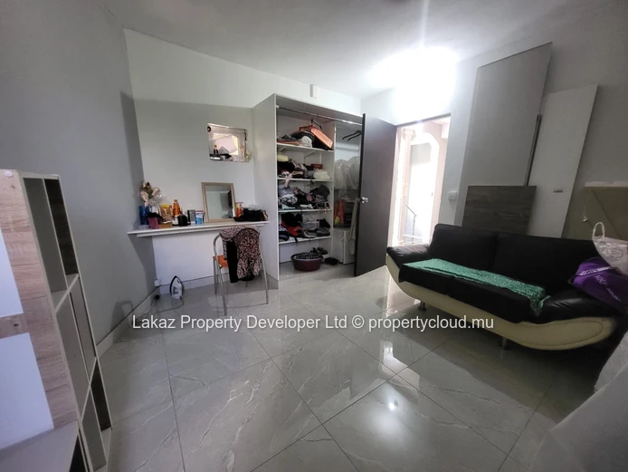 Appartement semi-meublé de 3 chambres avec jardin à Vale