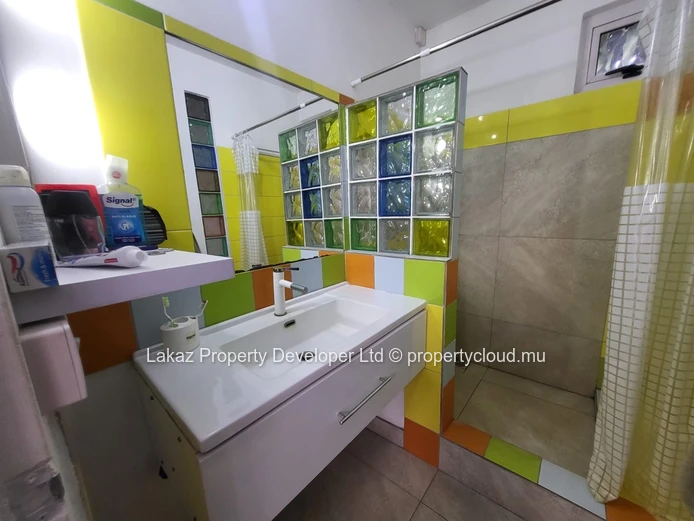 Appartement semi-meublé de 3 chambres avec jardin à Vale