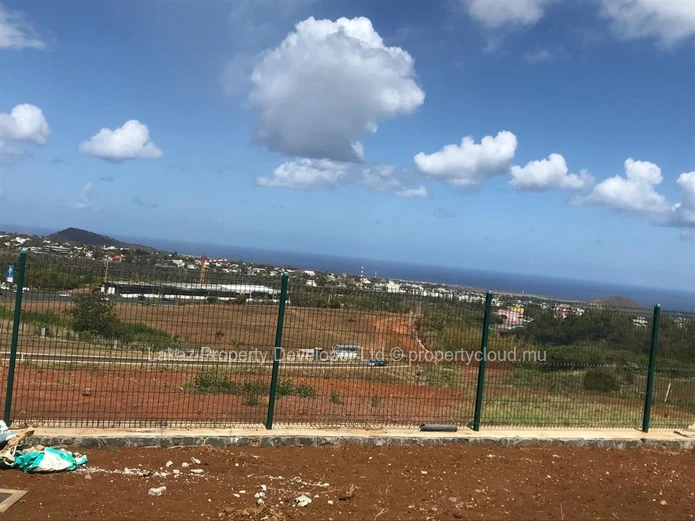 Terrain Résidentiel à Vendre à Moka -  Accessible aux Étrangers