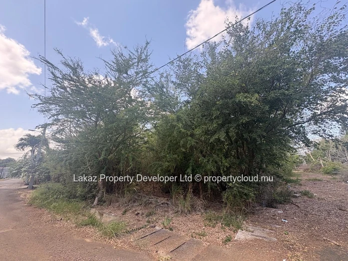 Terrain Résidentiel à Vendre à Balaclava – 254 Toises – Rs