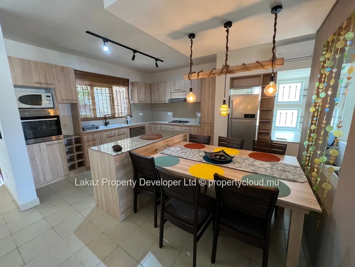 Duplex 3 chambres meublé à Grand Baie – Résidence avec piscine