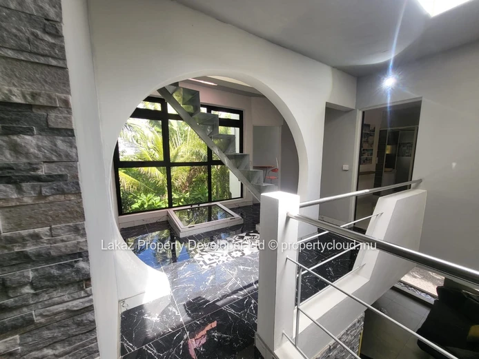 Appartement semi-meublé de 3 chambres avec jardin à Vale