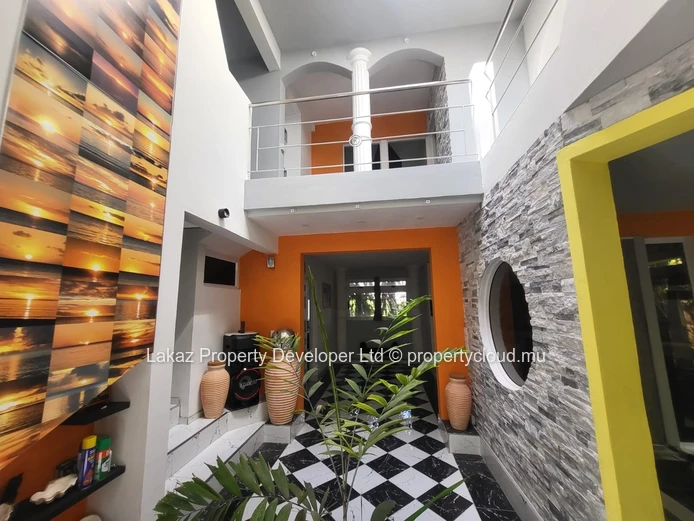 Appartement semi-meublé de 3 chambres avec jardin à Vale